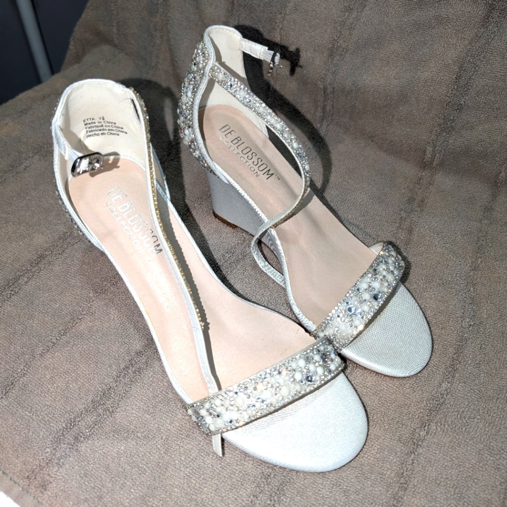 De blossom wedge heels